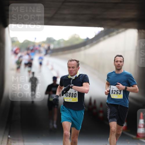 05.10.2025 - 20. swb-Marathon Bremen Michael Strokosch http://msf.ph/oto/9210562 05.10.2025 10:37:26 Laufen 10880, 9253 meine-sportfotos.de