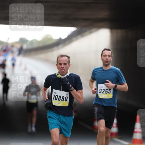 05.10.2025 - 20. swb-Marathon Bremen Michael Strokosch http://msf.ph/oto/9210565 05.10.2025 10:37:27 Laufen 10880, 9253 meine-sportfotos.de