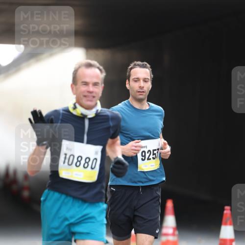 05.10.2025 - 20. swb-Marathon Bremen Michael Strokosch http://msf.ph/oto/9210569 05.10.2025 10:37:28 Laufen 10880, 9257, 01832 meine-sportfotos.de