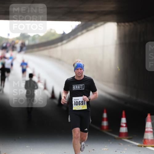 05.10.2025 - 20. swb-Marathon Bremen Michael Strokosch http://msf.ph/oto/9210573 05.10.2025 10:37:32 Laufen 10691 meine-sportfotos.de