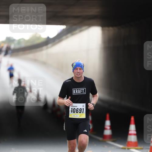 05.10.2025 - 20. swb-Marathon Bremen Michael Strokosch http://msf.ph/oto/9210576 05.10.2025 10:37:32 Laufen 10691, 01880 meine-sportfotos.de