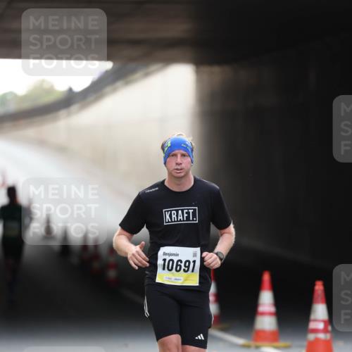 05.10.2025 - 20. swb-Marathon Bremen Michael Strokosch http://msf.ph/oto/9210578 05.10.2025 10:37:33 Laufen 10691 meine-sportfotos.de