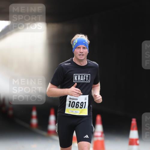 05.10.2025 - 20. swb-Marathon Bremen Michael Strokosch http://msf.ph/oto/9210581 05.10.2025 10:37:34 Laufen 10691, 01880 meine-sportfotos.de
