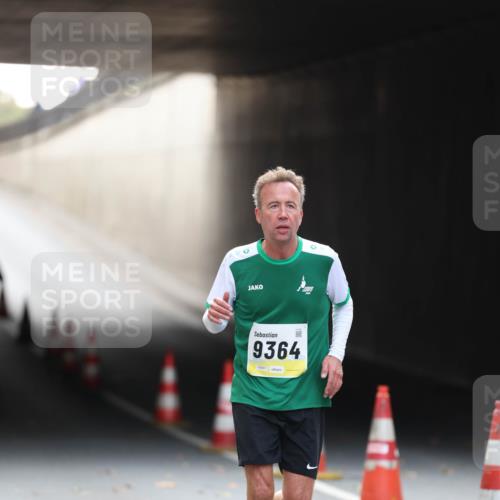 05.10.2025 - 20. swb-Marathon Bremen Michael Strokosch http://msf.ph/oto/9210591 05.10.2025 10:37:42 Laufen 9364, 02657 meine-sportfotos.de