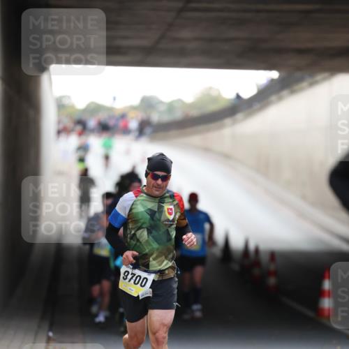 05.10.2025 - 20. swb-Marathon Bremen Michael Strokosch http://msf.ph/oto/9210609 05.10.2025 10:37:51 Laufen 9700 meine-sportfotos.de