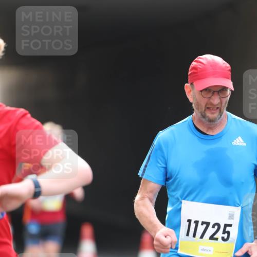 05.10.2025 - 20. swb-Marathon Bremen Michael Strokosch http://msf.ph/oto/9210632 05.10.2025 10:38:00 Laufen 11725 meine-sportfotos.de