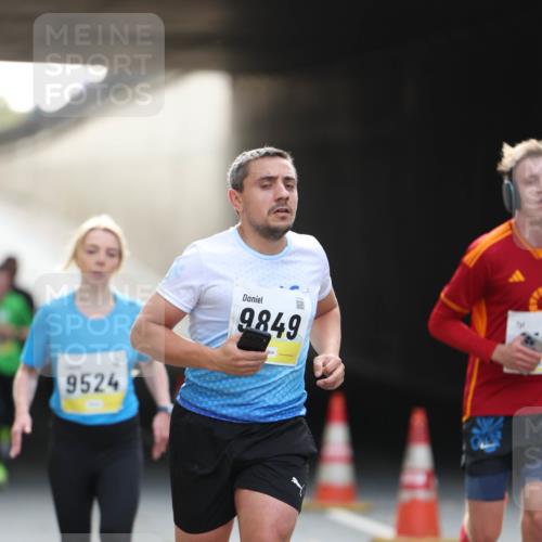 05.10.2025 - 20. swb-Marathon Bremen Michael Strokosch http://msf.ph/oto/9210634 05.10.2025 10:38:01 Laufen 9524, 9849 meine-sportfotos.de