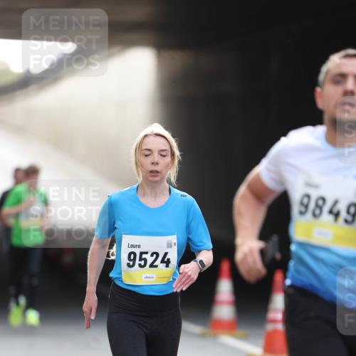 05.10.2025 - 20. swb-Marathon Bremen Michael Strokosch http://msf.ph/oto/9210636 05.10.2025 10:38:02 Laufen 9524, 9849 meine-sportfotos.de