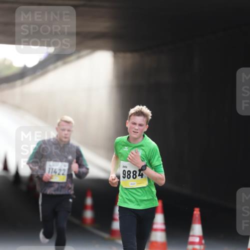 05.10.2025 - 20. swb-Marathon Bremen Michael Strokosch http://msf.ph/oto/9210641 05.10.2025 10:38:05 Laufen 11422, 9884 meine-sportfotos.de