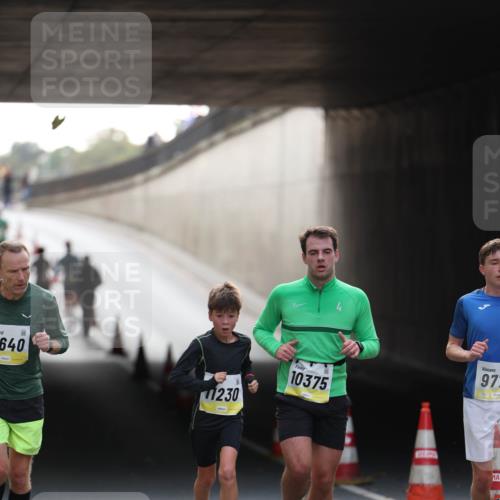 05.10.2025 - 20. swb-Marathon Bremen Michael Strokosch http://msf.ph/oto/9210667 05.10.2025 10:38:16 Laufen 640, 1230, 10375, 977 meine-sportfotos.de