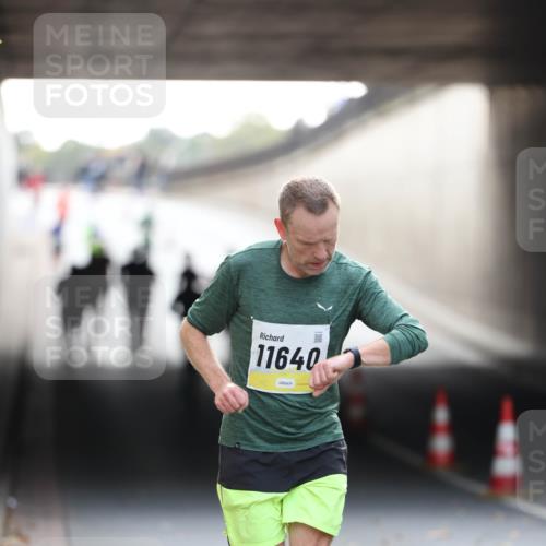 05.10.2025 - 20. swb-Marathon Bremen Michael Strokosch http://msf.ph/oto/9210673 05.10.2025 10:38:19 Laufen 25, 11640 meine-sportfotos.de