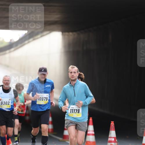 05.10.2025 - 20. swb-Marathon Bremen Michael Strokosch http://msf.ph/oto/9210690 05.10.2025 10:38:32 Laufen 9302, 0979, 11178 meine-sportfotos.de