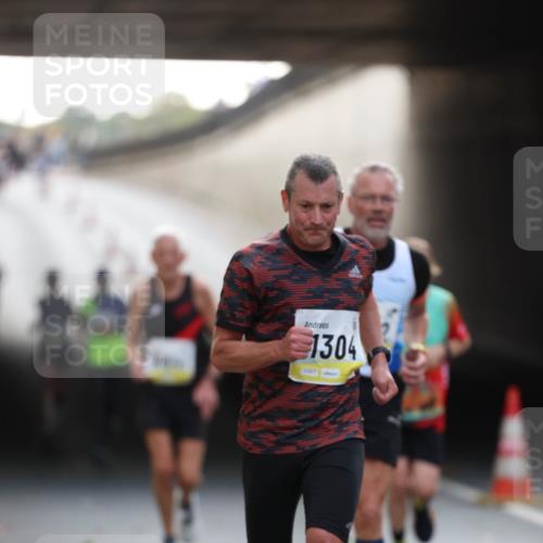 05.10.2025 - 20. swb-Marathon Bremen Michael Strokosch http://msf.ph/oto/9210697 05.10.2025 10:38:35 Laufen 1304 meine-sportfotos.de