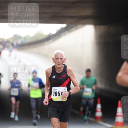 05.10.2025 - 20. swb-Marathon Bremen Michael Strokosch http://msf.ph/oto/9210702 05.10.2025 10:38:37 Laufen 1054 meine-sportfotos.de