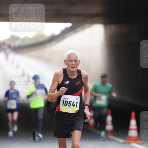05.10.2025 - 20. swb-Marathon Bremen Michael Strokosch http://msf.ph/oto/9210703 05.10.2025 10:38:37 Laufen 10541 meine-sportfotos.de