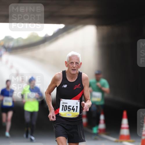 05.10.2025 - 20. swb-Marathon Bremen Michael Strokosch http://msf.ph/oto/9210704 05.10.2025 10:38:37 Laufen 10541 meine-sportfotos.de