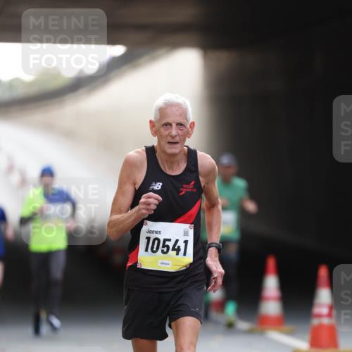 05.10.2025 - 20. swb-Marathon Bremen Michael Strokosch http://msf.ph/oto/9210706 05.10.2025 10:38:38 Laufen 10541 meine-sportfotos.de