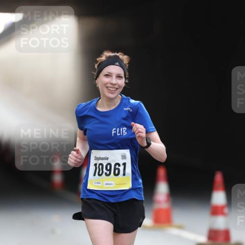 05.10.2025 - 20. swb-Marathon Bremen Michael Strokosch http://msf.ph/oto/9210722 05.10.2025 10:38:44 Laufen 18961, 01888 meine-sportfotos.de