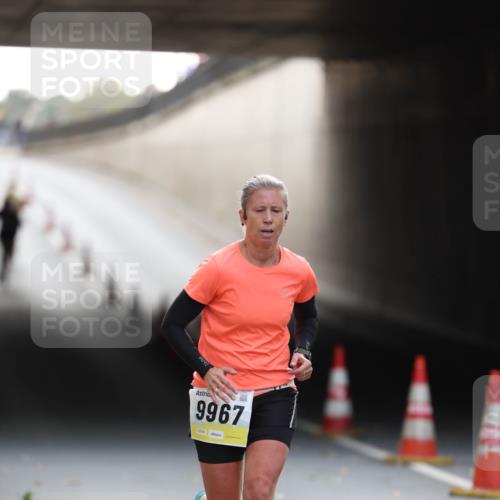 05.10.2025 - 20. swb-Marathon Bremen Michael Strokosch http://msf.ph/oto/9210727 05.10.2025 10:38:50 Laufen 9967, 2004 meine-sportfotos.de