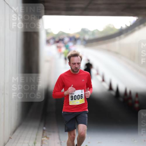05.10.2025 - 20. swb-Marathon Bremen Michael Strokosch http://msf.ph/oto/9210734 05.10.2025 10:38:52 Laufen 9006 meine-sportfotos.de