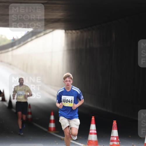 05.10.2025 - 20. swb-Marathon Bremen Michael Strokosch http://msf.ph/oto/9210740 05.10.2025 10:39:02 Laufen 10045 meine-sportfotos.de