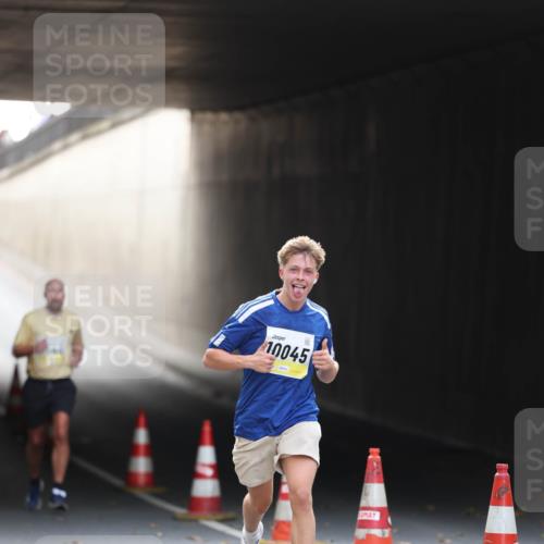 05.10.2025 - 20. swb-Marathon Bremen Michael Strokosch http://msf.ph/oto/9210743 05.10.2025 10:39:03 Laufen 10045 meine-sportfotos.de