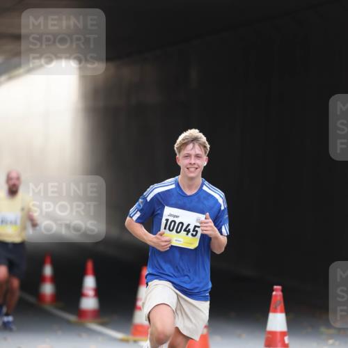 05.10.2025 - 20. swb-Marathon Bremen Michael Strokosch http://msf.ph/oto/9210747 05.10.2025 10:39:04 Laufen 10045 meine-sportfotos.de