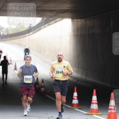05.10.2025 - 20. swb-Marathon Bremen Michael Strokosch http://msf.ph/oto/9210751 05.10.2025 10:39:05 Laufen 10652, 9545 meine-sportfotos.de