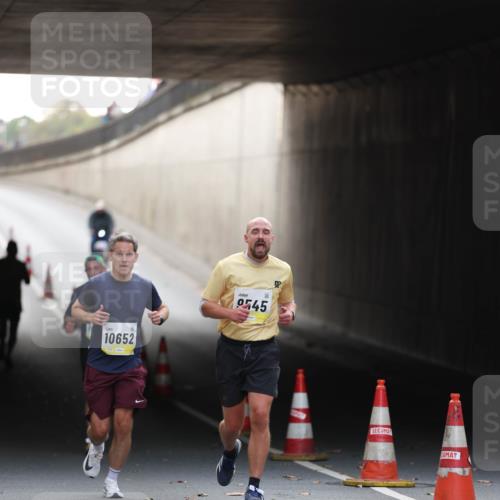 05.10.2025 - 20. swb-Marathon Bremen Michael Strokosch http://msf.ph/oto/9210752 05.10.2025 10:39:06 Laufen 10652, 9545 meine-sportfotos.de