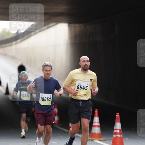 05.10.2025 - 20. swb-Marathon Bremen Michael Strokosch http://msf.ph/oto/9210758 05.10.2025 10:39:07 Laufen 10304, 10652, 9545 meine-sportfotos.de