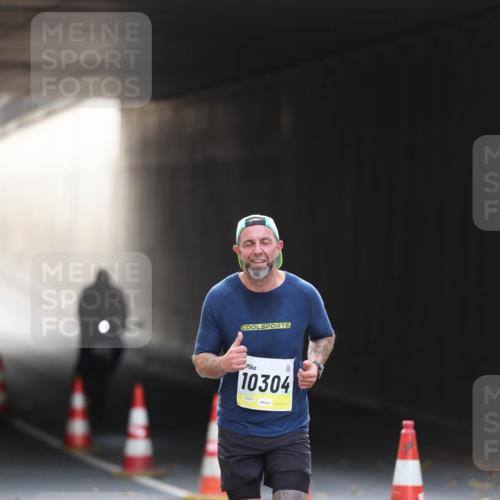 05.10.2025 - 20. swb-Marathon Bremen Michael Strokosch http://msf.ph/oto/9210770 05.10.2025 10:39:11 Laufen 10304, 02059 meine-sportfotos.de