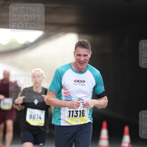 05.10.2025 - 20. swb-Marathon Bremen Michael Strokosch http://msf.ph/oto/9210792 05.10.2025 10:39:27 Laufen 9614, 11316 meine-sportfotos.de