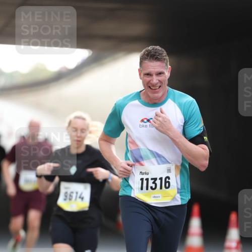 05.10.2025 - 20. swb-Marathon Bremen Michael Strokosch http://msf.ph/oto/9210793 05.10.2025 10:39:27 Laufen 9614, 11316 meine-sportfotos.de