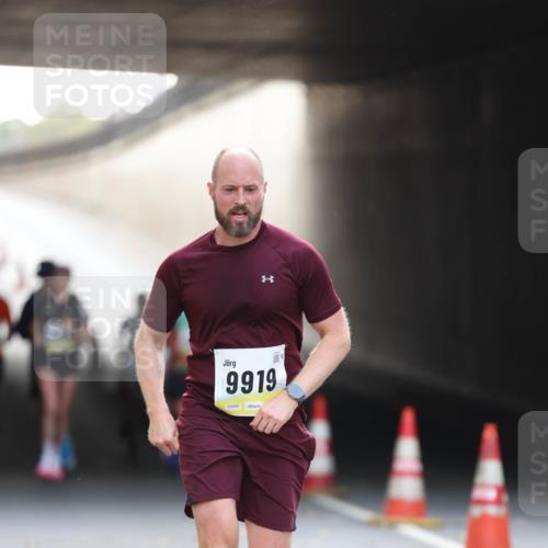 05.10.2025 - 20. swb-Marathon Bremen Michael Strokosch http://msf.ph/oto/9210804 05.10.2025 10:39:30 Laufen 9919, 02589 meine-sportfotos.de