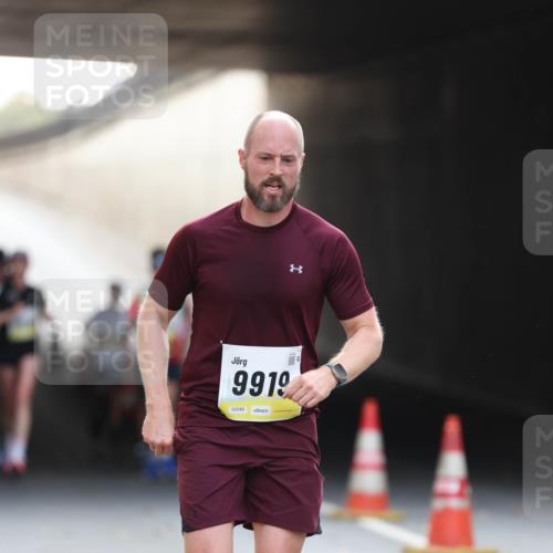 05.10.2025 - 20. swb-Marathon Bremen Michael Strokosch http://msf.ph/oto/9210806 05.10.2025 10:39:30 Laufen 9919, 02589 meine-sportfotos.de