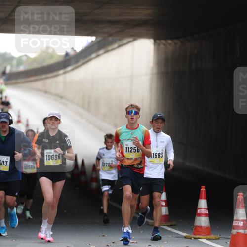 05.10.2025 - 20. swb-Marathon Bremen Michael Strokosch http://msf.ph/oto/9210813 05.10.2025 10:39:33 Laufen 503, 10505, 10666, 10780, 11256, 1683 meine-sportfotos.de