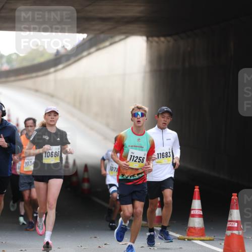 05.10.2025 - 20. swb-Marathon Bremen Michael Strokosch http://msf.ph/oto/9210815 05.10.2025 10:39:33 Laufen 1034, 10666, 1078, 11256, 11683 meine-sportfotos.de