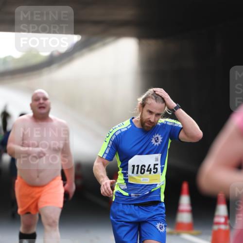 05.10.2025 - 20. swb-Marathon Bremen Michael Strokosch http://msf.ph/oto/9210830 05.10.2025 10:39:42 Laufen 11645 meine-sportfotos.de