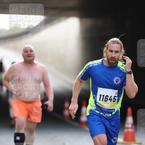 05.10.2025 - 20. swb-Marathon Bremen Michael Strokosch http://msf.ph/oto/9210832 05.10.2025 10:39:42 Laufen 116457, 110 meine-sportfotos.de