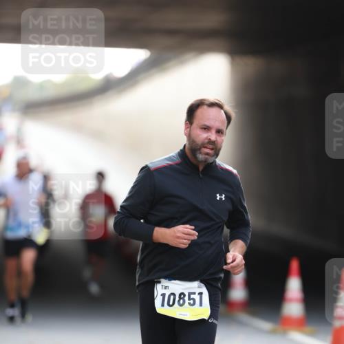 05.10.2025 - 20. swb-Marathon Bremen Michael Strokosch http://msf.ph/oto/9210875 05.10.2025 10:40:06 Laufen 10851 meine-sportfotos.de
