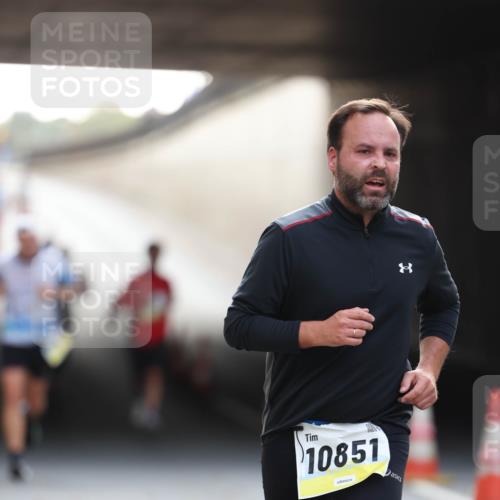 05.10.2025 - 20. swb-Marathon Bremen Michael Strokosch http://msf.ph/oto/9210877 05.10.2025 10:40:07 Laufen 10851 meine-sportfotos.de