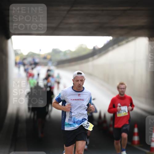05.10.2025 - 20. swb-Marathon Bremen Michael Strokosch http://msf.ph/oto/9210879 05.10.2025 10:40:10 Laufen 18, 23, 1714 meine-sportfotos.de