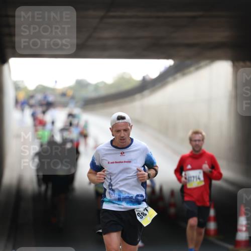 05.10.2025 - 20. swb-Marathon Bremen Michael Strokosch http://msf.ph/oto/9210881 05.10.2025 10:40:10 Laufen 18, 23, 987, 1714 meine-sportfotos.de