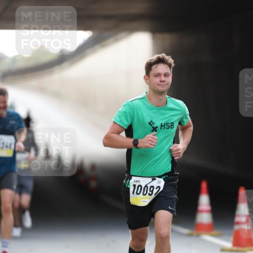 05.10.2025 - 20. swb-Marathon Bremen Michael Strokosch http://msf.ph/oto/9210901 05.10.2025 10:40:17 Laufen 1348, 4, 10092 meine-sportfotos.de