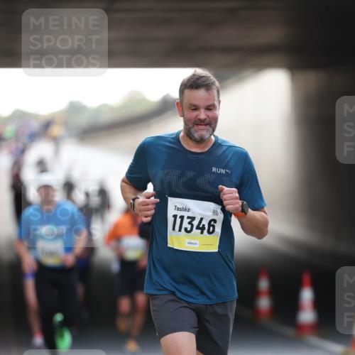 05.10.2025 - 20. swb-Marathon Bremen Michael Strokosch http://msf.ph/oto/9210910 05.10.2025 10:40:21 Laufen 11346 meine-sportfotos.de