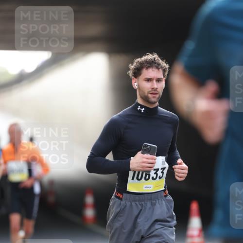 05.10.2025 - 20. swb-Marathon Bremen Michael Strokosch http://msf.ph/oto/9210912 05.10.2025 10:40:23 Laufen 10633 meine-sportfotos.de