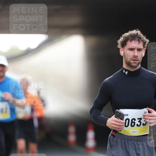 05.10.2025 - 20. swb-Marathon Bremen Michael Strokosch http://msf.ph/oto/9210914 05.10.2025 10:40:23 Laufen 0633 meine-sportfotos.de