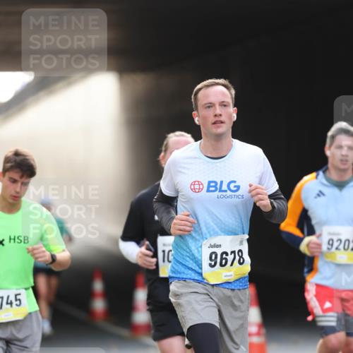 05.10.2025 - 20. swb-Marathon Bremen Michael Strokosch http://msf.ph/oto/9210931 05.10.2025 10:40:31 Laufen 10, 9678, 9202, 745 meine-sportfotos.de