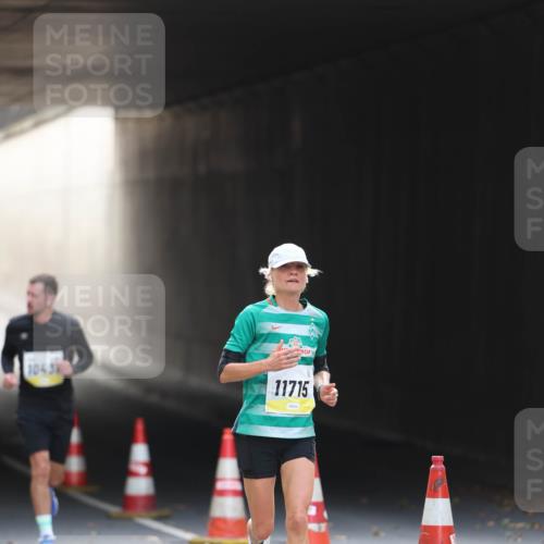 05.10.2025 - 20. swb-Marathon Bremen Michael Strokosch http://msf.ph/oto/9210940 05.10.2025 10:40:36 Laufen 1043, 11715 meine-sportfotos.de