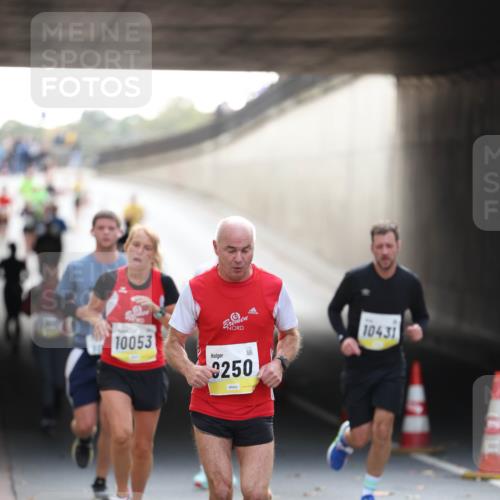 05.10.2025 - 20. swb-Marathon Bremen Michael Strokosch http://msf.ph/oto/9210941 05.10.2025 10:40:37 Laufen 10053, 0250, 10431 meine-sportfotos.de